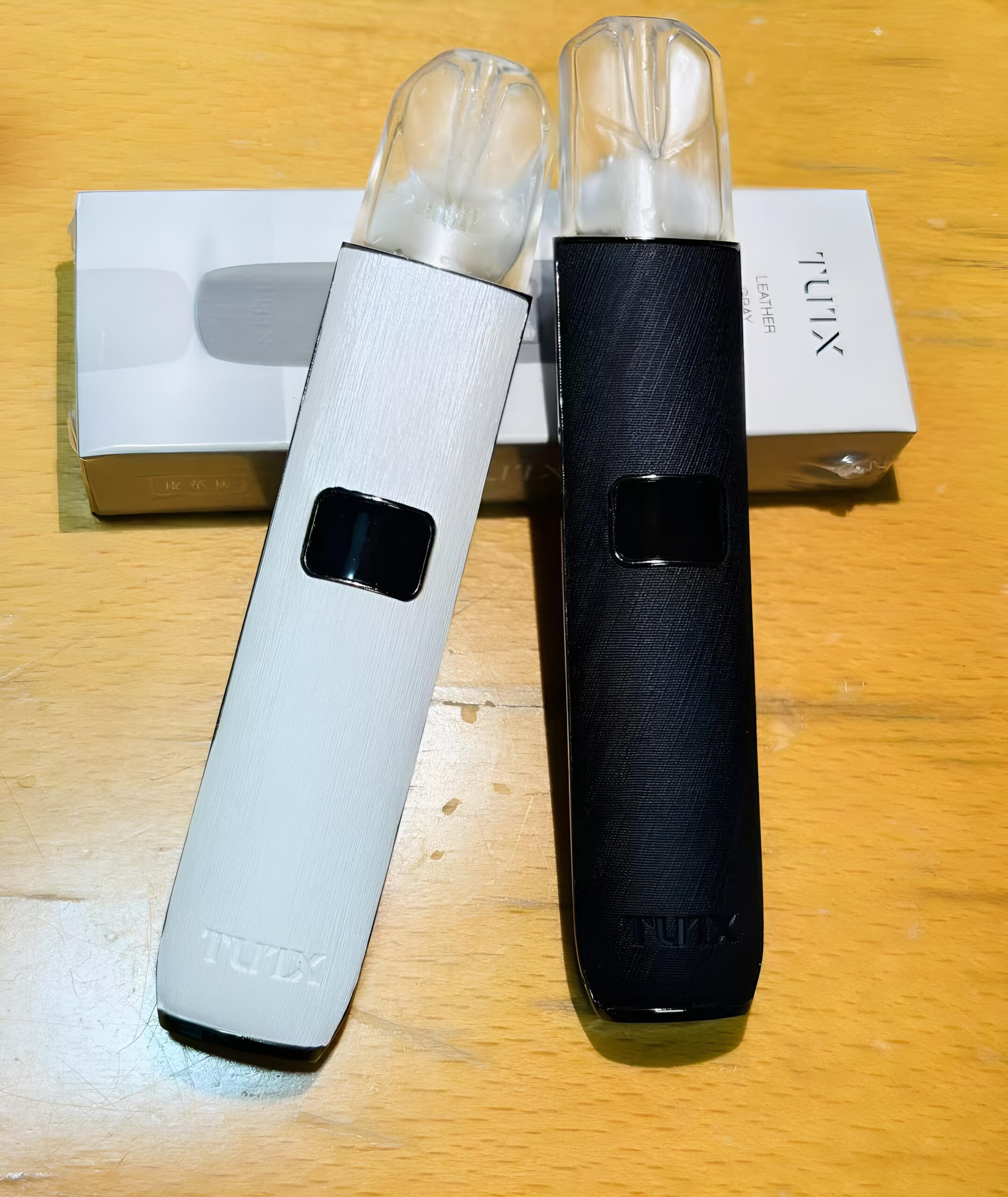 TUTX 皮革電子菸主機推薦|通用 RELX/LANA/SP2S 煙彈・三款皮革色|台灣現貨 1 小煙機 TUTX皮革電子煙主機 通用型兼容Relx Lana Shaxiao Sp2s煙彈 產品實拍