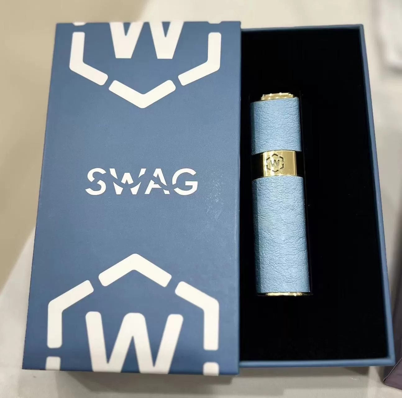 SWAG 煙彈推薦|通用一代 SP/LANA/ILIA・20 款口味・買五盒送皮革主機|台灣現貨 2 SWAG煙彈 通用一代SP LANA ILIA 買五盒送皮革主機(顔色隨機) 產品實拍
