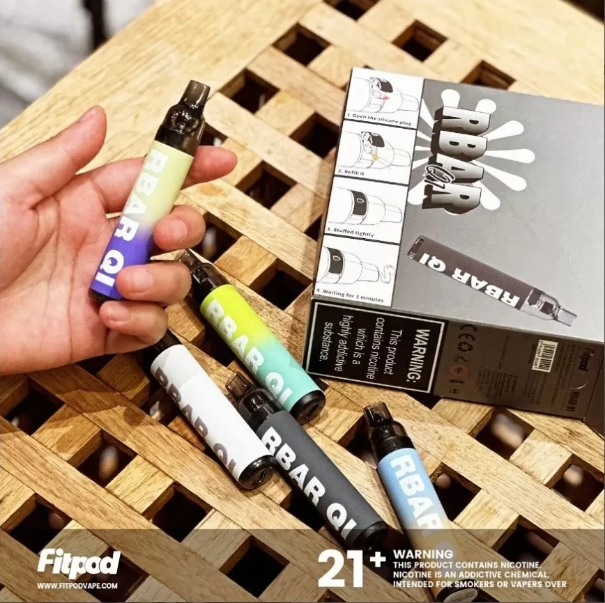 FITPOD RBAR Q1 主機推薦|便攜設計・長效電池・五款漸層配色|台灣現貨 1 Fitpod RBAR Q1 一次性電子煙主機 便攜設計 多口味選擇 長效電池 產品實拍